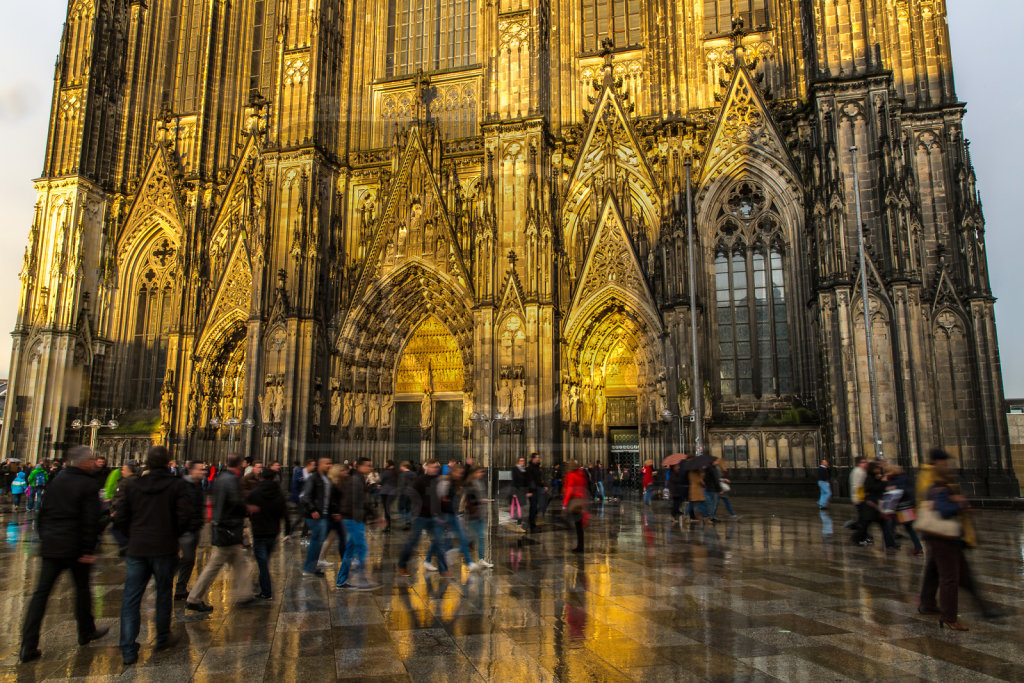 Aprilwetter an der Domplatte