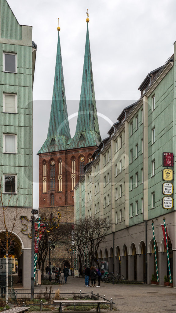 Nikolaikirche vom Spreeufer