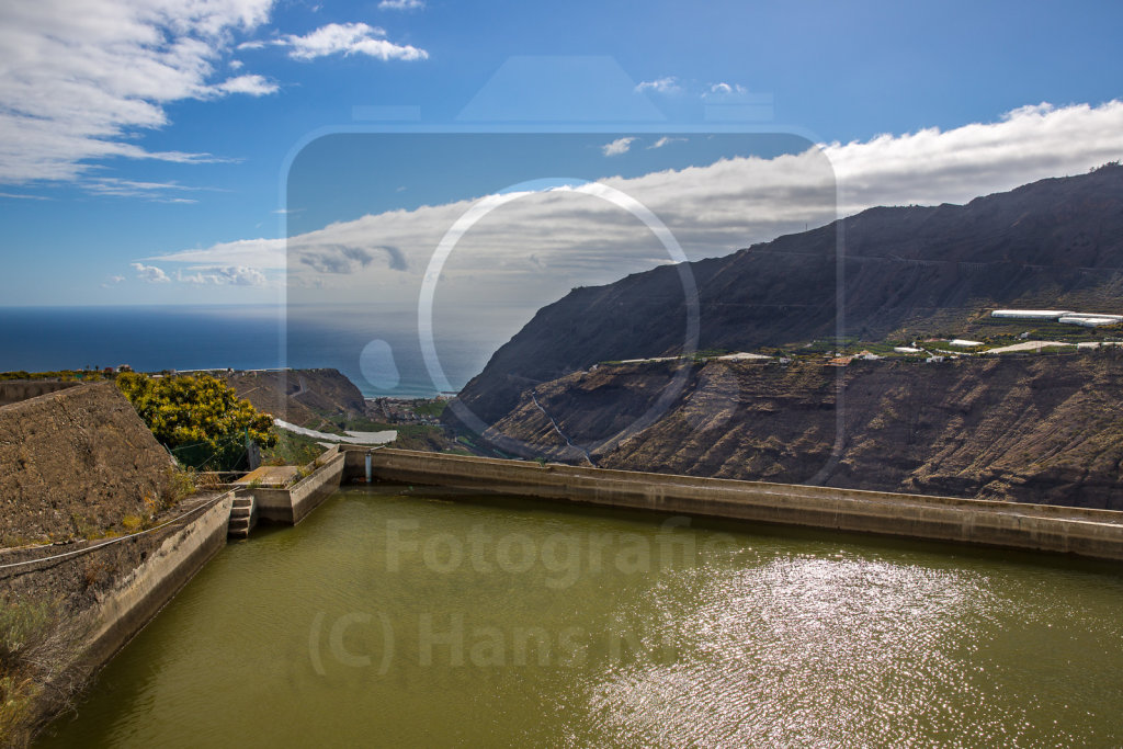 großer Wasserspeicher